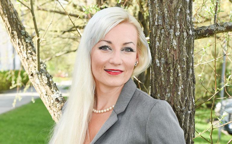 Marika Fingerroos lomaili Kreetalla.