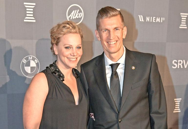 Jarkko Nieminen ja Anu-vaimo hankkivat kalliit lastenrattaat.
