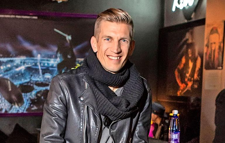 Jarkko Nieminen viihtyy kotikentällä.
