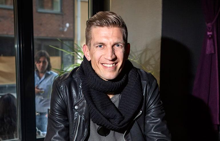 Jarkko Nieminen vaihtoi tennismailan kitaraan.