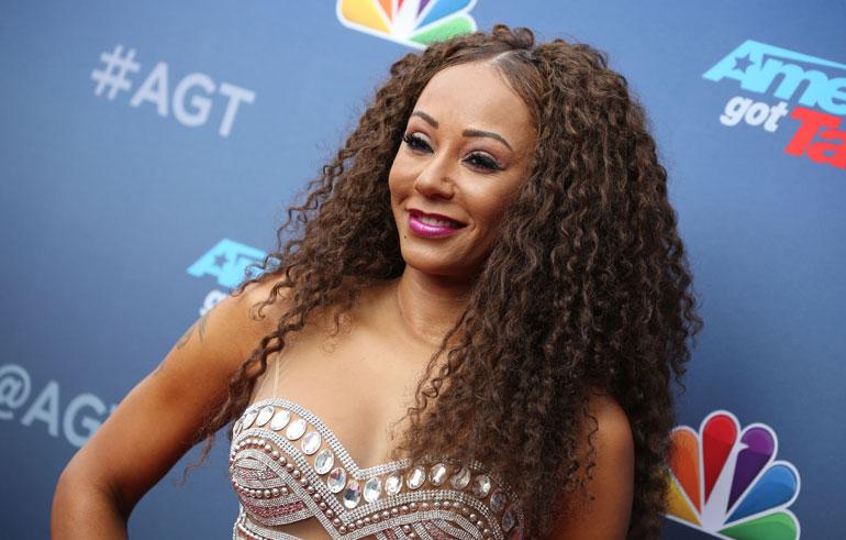 Mel B näyttäytyi bikineissä.