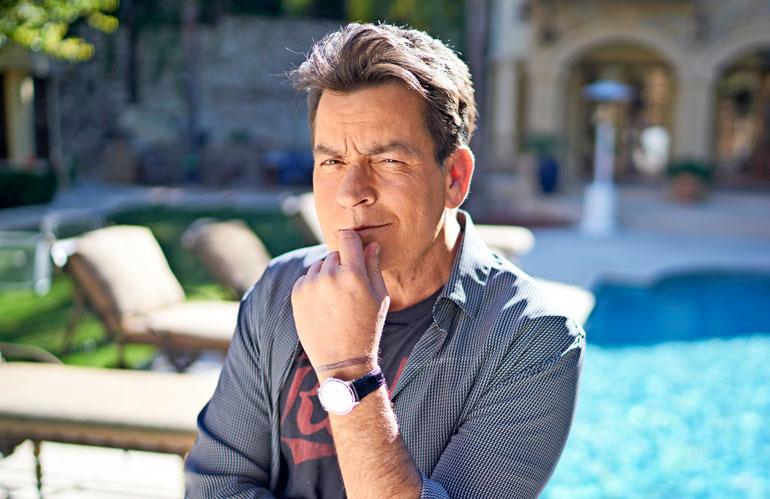 Charlie Sheen myy talonsa.