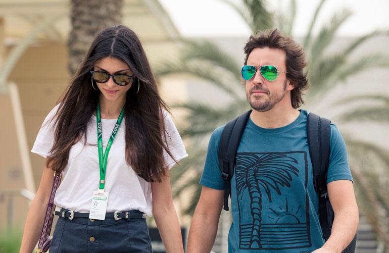 Fernando Alonso ja Linda-rakas eivät peittele rakkauttaan.