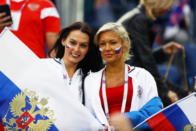 Venäläisnaisia kehotetaan etsimään World Cupista miesseuraa.