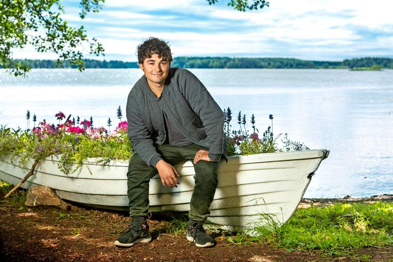 Iso paksu musta homo munaa