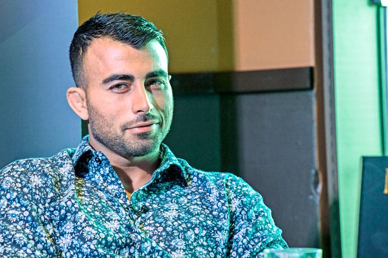 Makwan Amirkhani puolusti heikompaa.