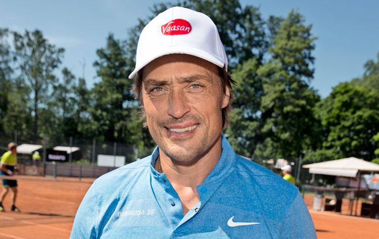 Teemu Selänne nähtiin synttäriporukassa.
