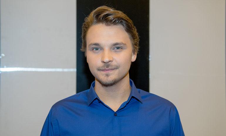 Roope Salminen pudotti roimasti kiloja elokuvaroolia varten.