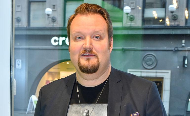 Sami Hedberg viihtyi terassilla.