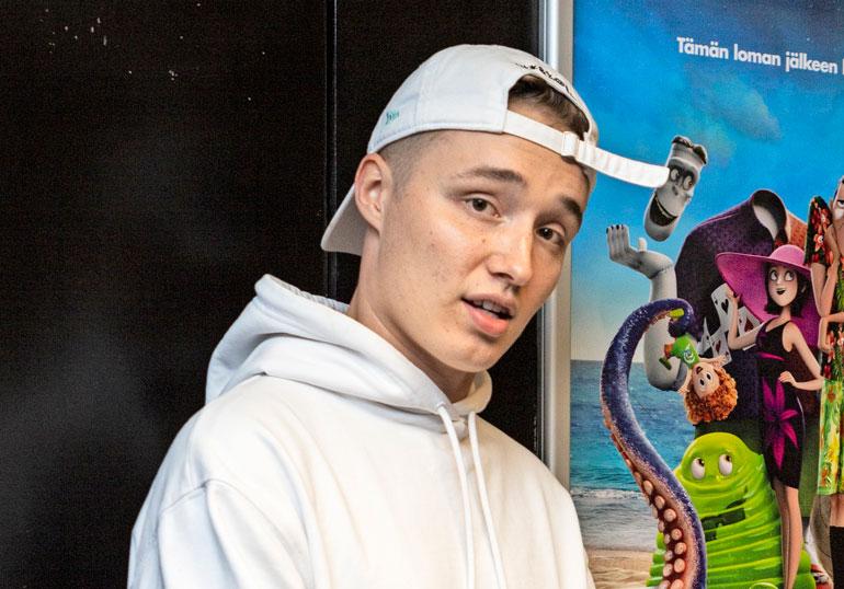 Isac Elliot veneili pizzalle.
