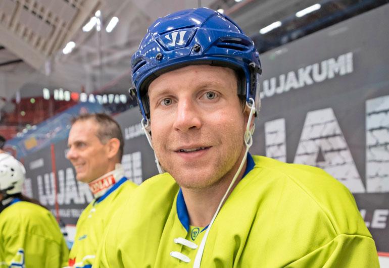 Leo Komarov muuttaa uuteen paikkaan.