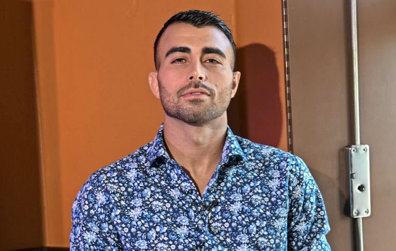 Makwan Amirkhani kommentoi Facebookissa vessatappelua.