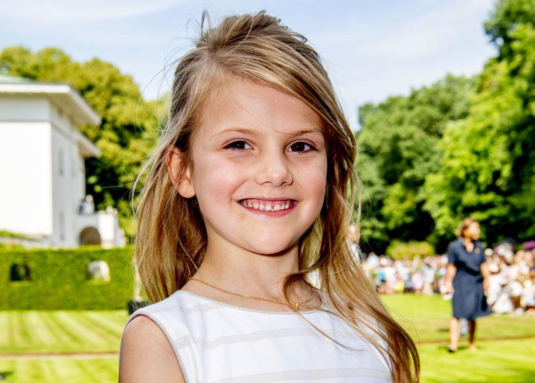 Prinsessa Estellen tulevassa opinahjossa on ongelmia.
