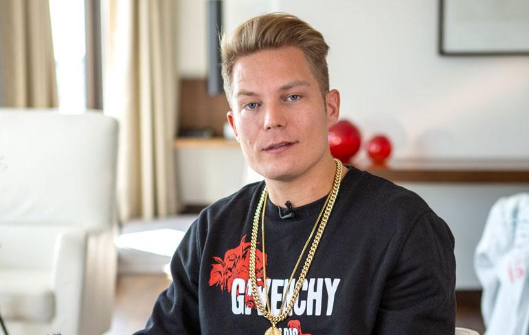 Cheek kertoo kohuistaan Seiskalle.