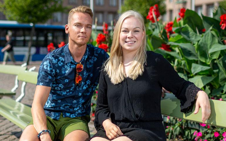 Iina Karinen ja Ismo Poutiainen lähettävät terveisiä Päivi Räsäselle.