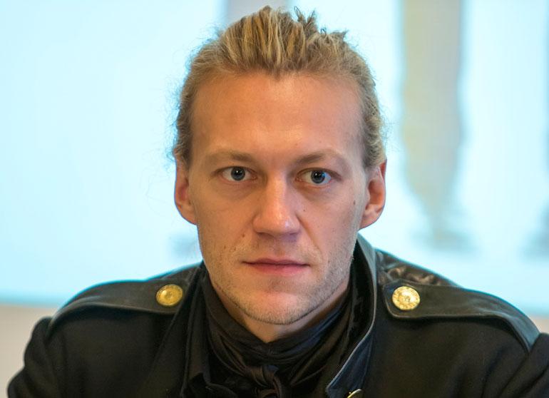 Jukka Hilden lennätti rakkaansa helikopterilla ähtäriin.
