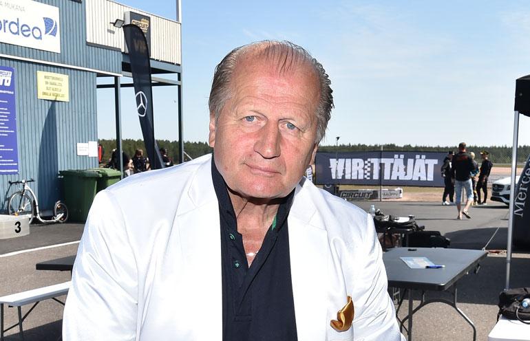 Juhani Tamminen pyöräili Jopolla.