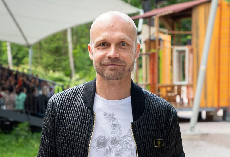 Juha Tapio taitaa myös raha-asiat.