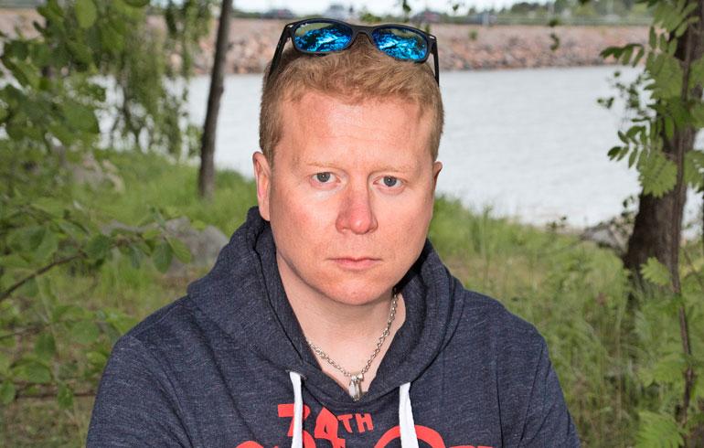 Sampo Kaulaselta vietiin aseet pois.