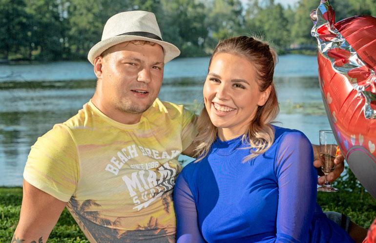 Bile-Dani ja Eve shoppailivat sormuksia.
