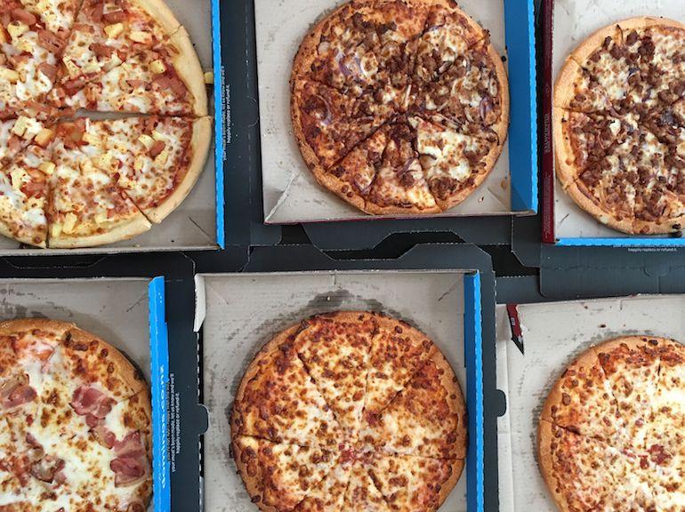 Mies käytti tuhansia pizzaan.
