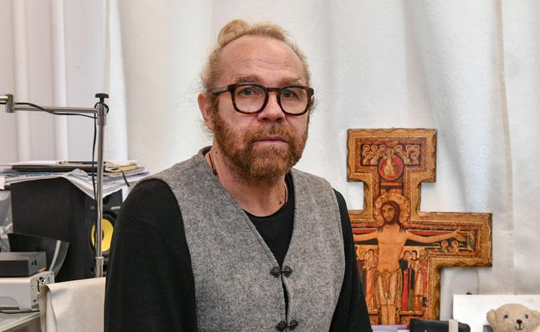 Jussi Parviaisen seurue herätti pahennusta.