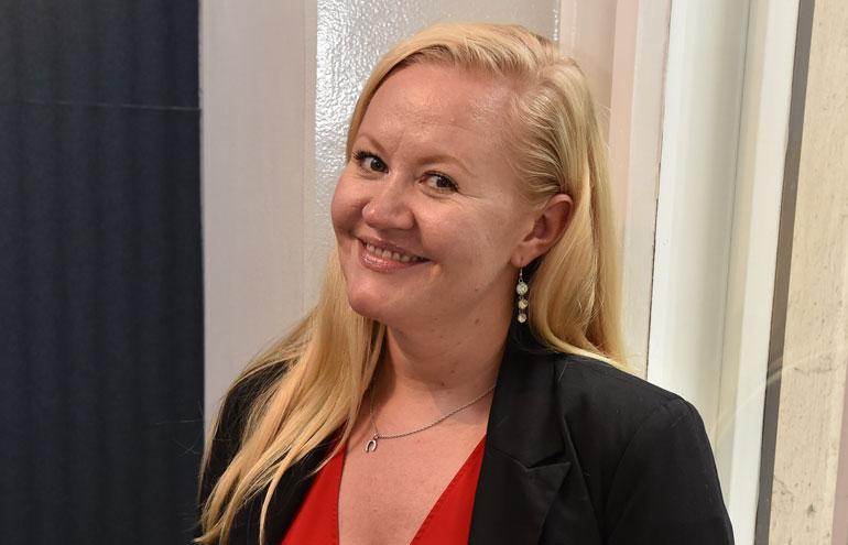 Lotta Backlund kävi kiireisenä kaupassa.