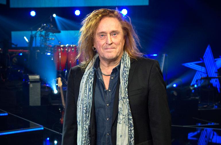 Tommi Läntinen tekee musiikkia poikansa kanssa.