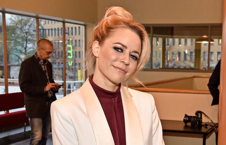 Paula Vesala fanittaa kaunareita.