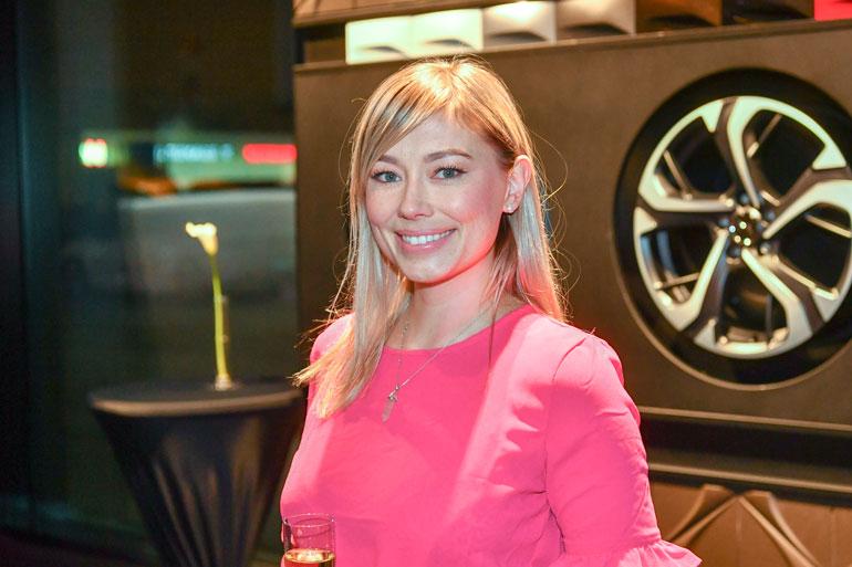 Jenny Helenius myöntää suhteen.