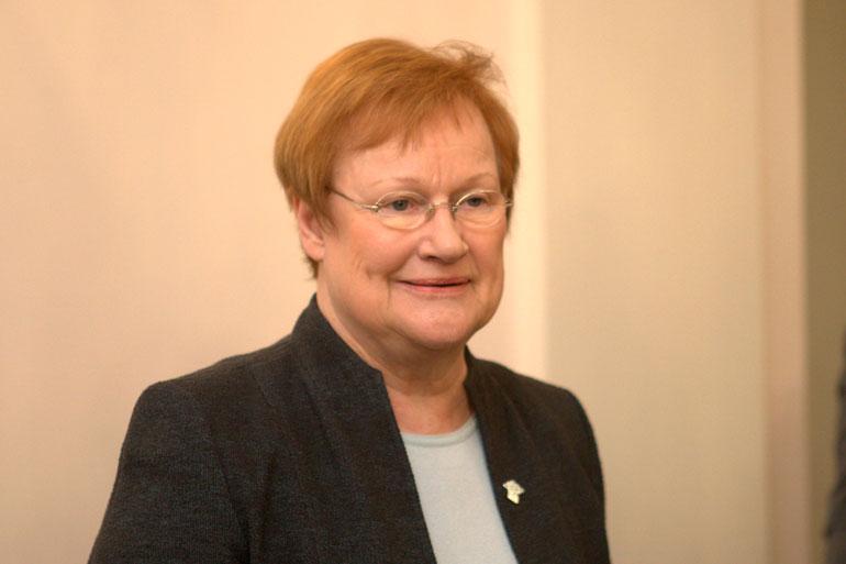 Tarja Halonen ruokaili Ikeassa.