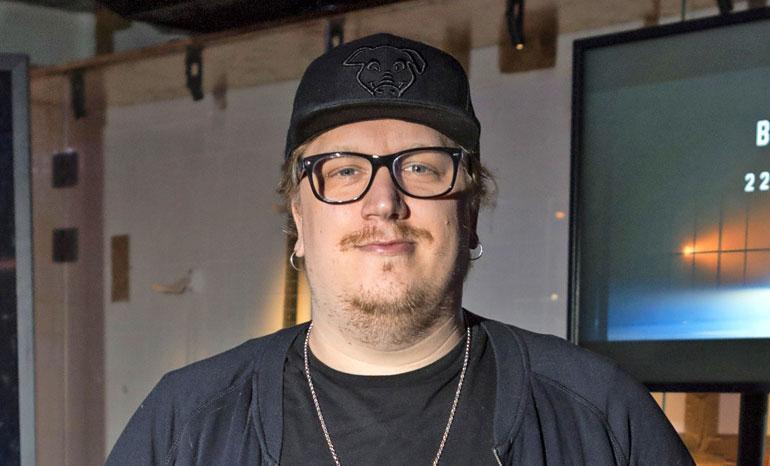 arttu wiskari vietti iltaa teemu sel nteen kanssa arttu wiskari vietti iltaa teemu sel nteen kanssa