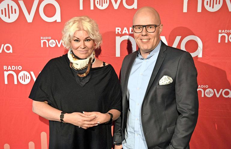 Minna Kuukka ja Aki Linnanahde juontavat Radio Novan aamua.