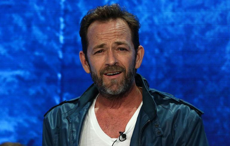 Luke Perry sai viimeisen leposijan rakkaalta maatilaltaan.