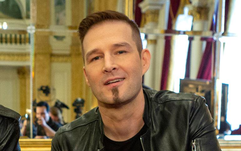 Darude asettui perheineen Saloon.