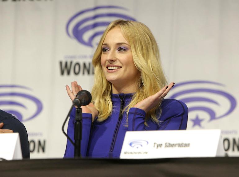 Sophie Turner puhui rakkaudesta.