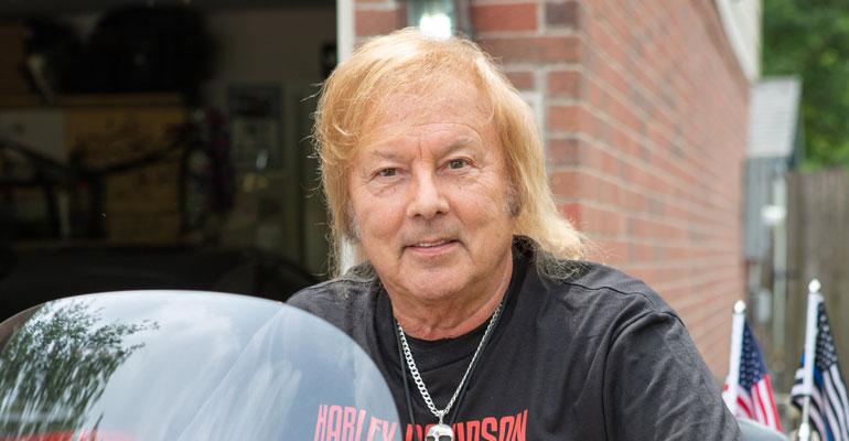 Dannyn veljellä on vanhoja valokuvia.