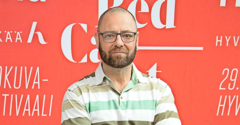 Aleksi Mäkelä ohjaa elokuvan Kari Tapiosta.