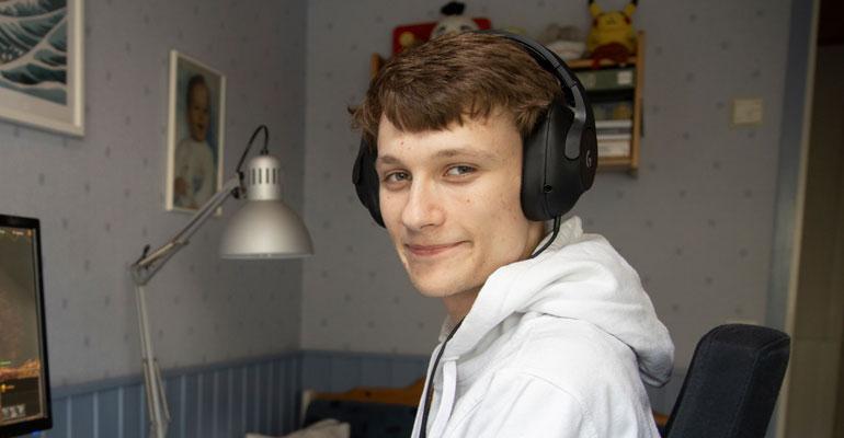 Joona Sotala on e-urheilun ammattilainen.
