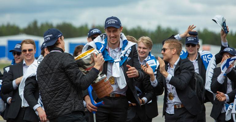 Seiska esittelee Leijonien rakkaat.