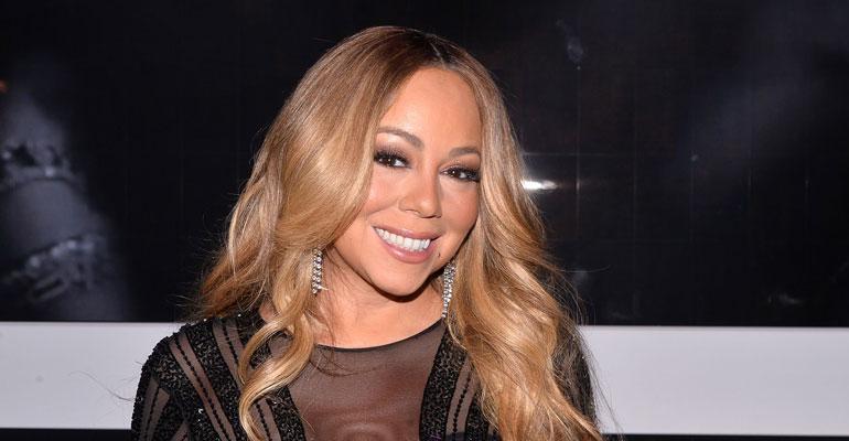 Mariah Carey nautti auringosta.