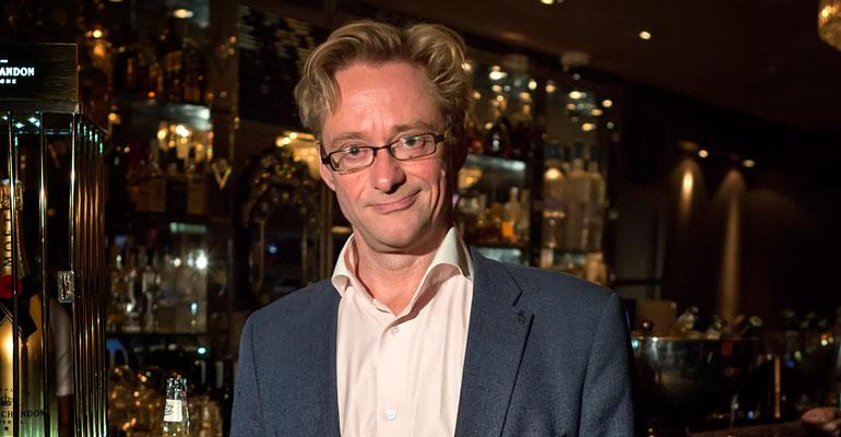 Mikael Jungner viihtyy Helsingin yössä.