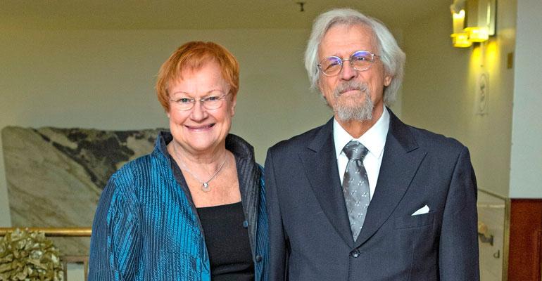Tarja Halonen ja Pentti Arajärvi olivat lentokentällä.