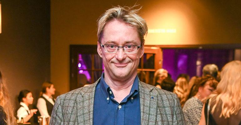 Mikael Jungner viettää aktiivista sinkkumiehen elämää.