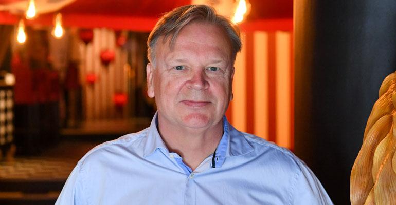 Jari Komulainen muistetaan suhteistaan julkkiskaunotarten kanssa.