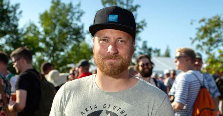 Heikki Paasonen viihtyy mökillä.