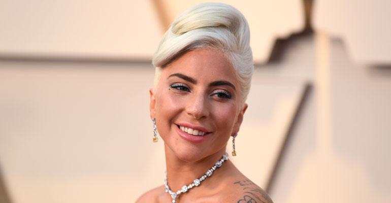 Lady Gaga muotipoliisin arvioitavana.