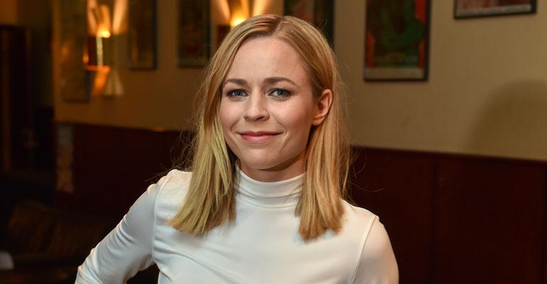 Paula Vesala asuu ökykartanossa.