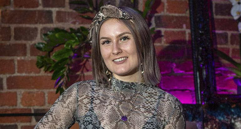 love island veesa