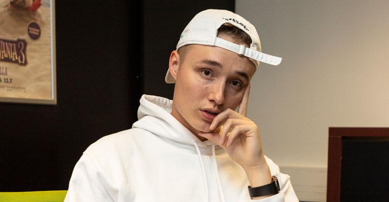 Isac Elliot kohautti somessa.